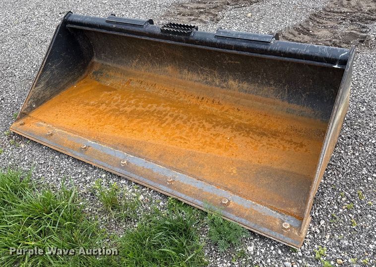 image for item DY8085 John Deere Worksite Pro C76 skid steer bucket