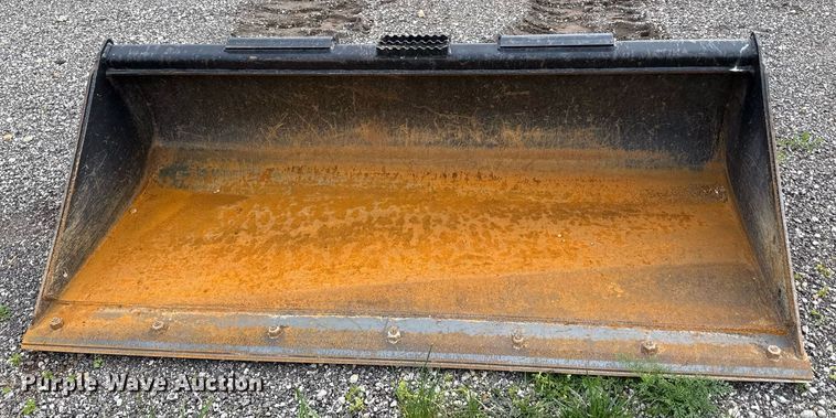 image for item DY8085 John Deere Worksite Pro C76 skid steer bucket