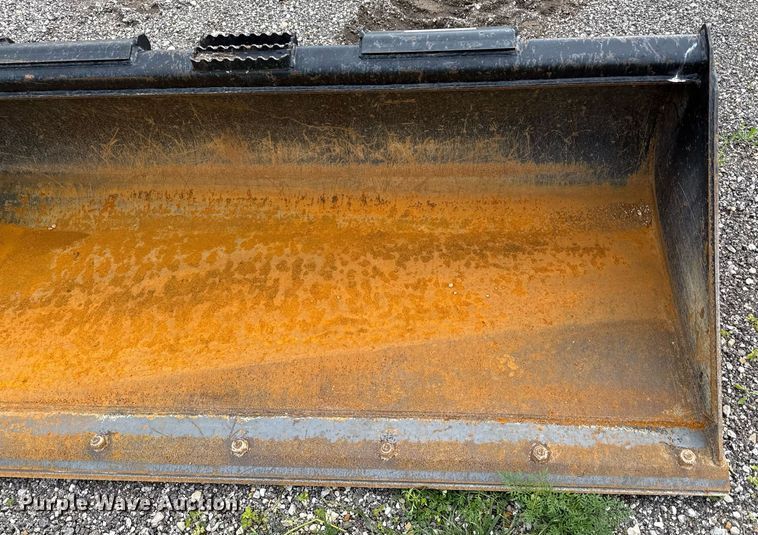 image for item DY8085 John Deere Worksite Pro C76 skid steer bucket