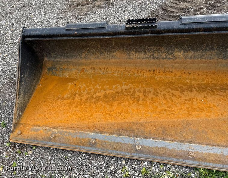 image for item DY8085 John Deere Worksite Pro C76 skid steer bucket