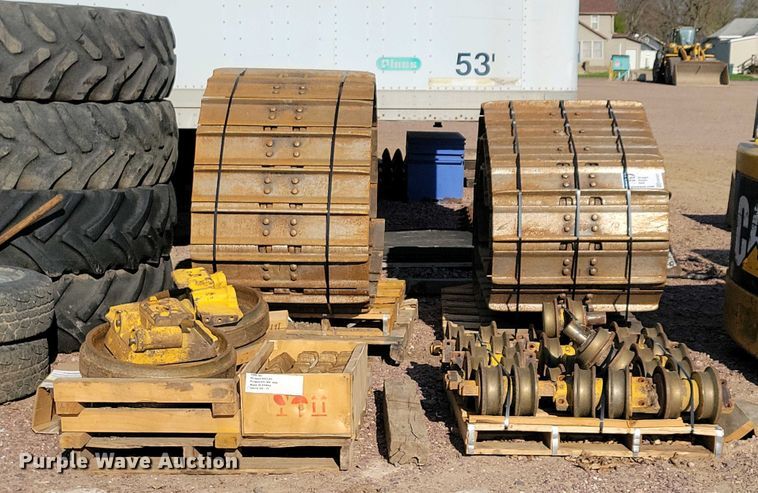 image for item EA2421 Komatsu D61  dozer undercarriage parts