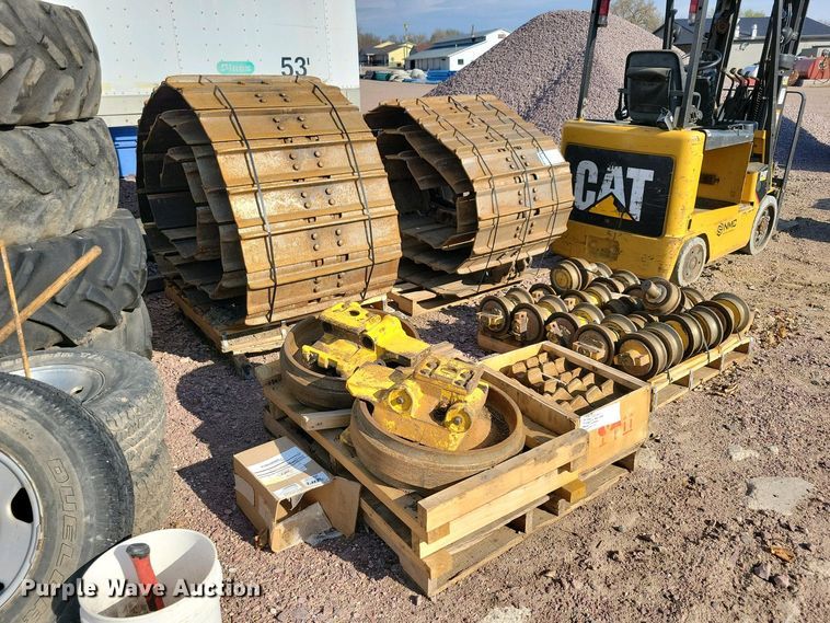 image for item EA2421 Komatsu D61  dozer undercarriage parts