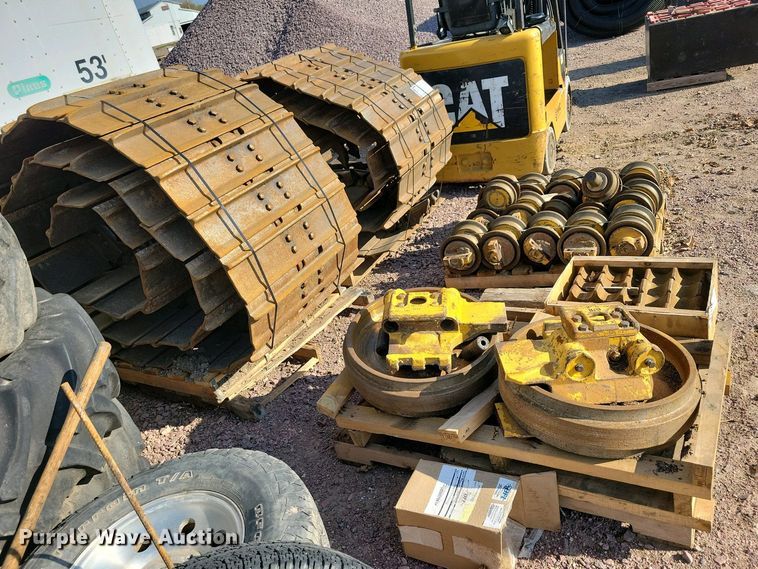 image for item EA2421 Komatsu D61  dozer undercarriage parts