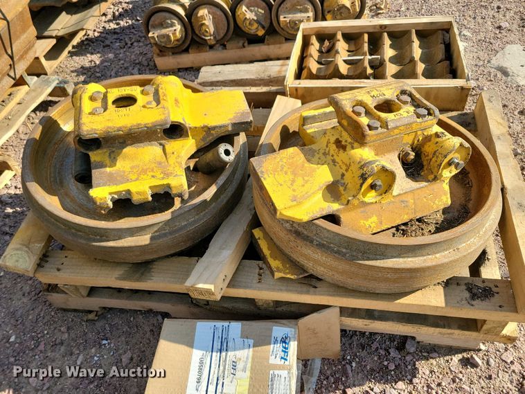 image for item EA2421 Komatsu D61  dozer undercarriage parts