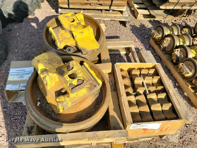 image for item EA2421 Komatsu D61  dozer undercarriage parts