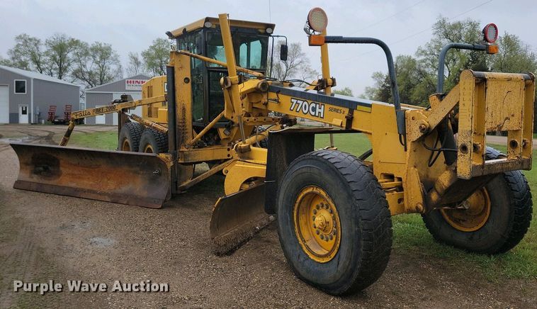 image for item EA2430 2002 John Deere 770CH Series II motor grader
