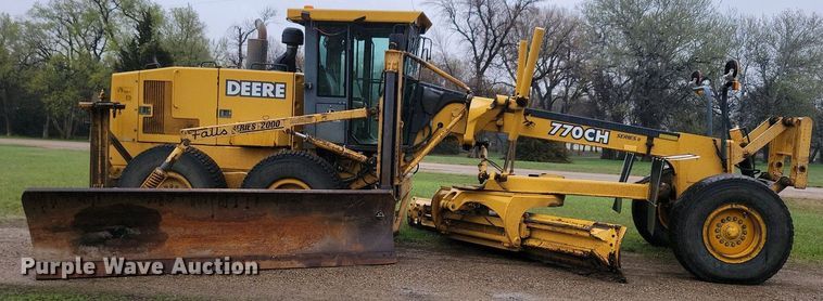 image for item EA2430 2002 John Deere 770CH Series II motor grader