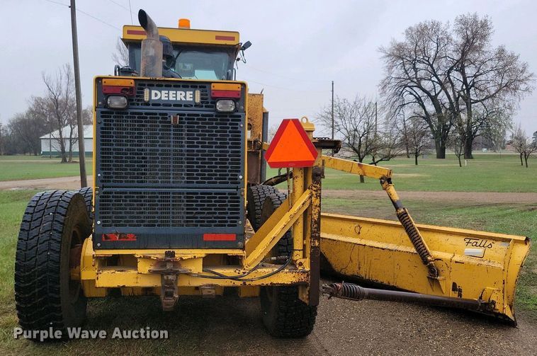 image for item EA2430 2002 John Deere 770CH Series II motor grader