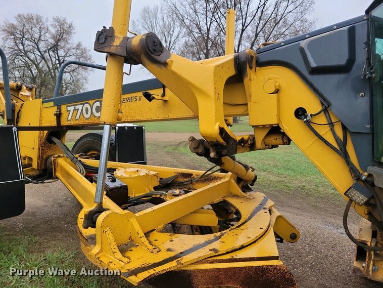 image for item EA2430 2002 John Deere 770CH Series II motor grader
