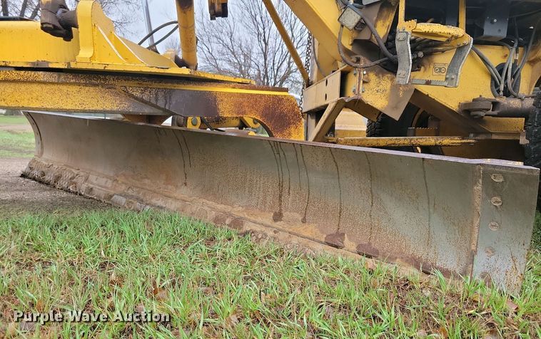 image for item EA2430 2002 John Deere 770CH Series II motor grader