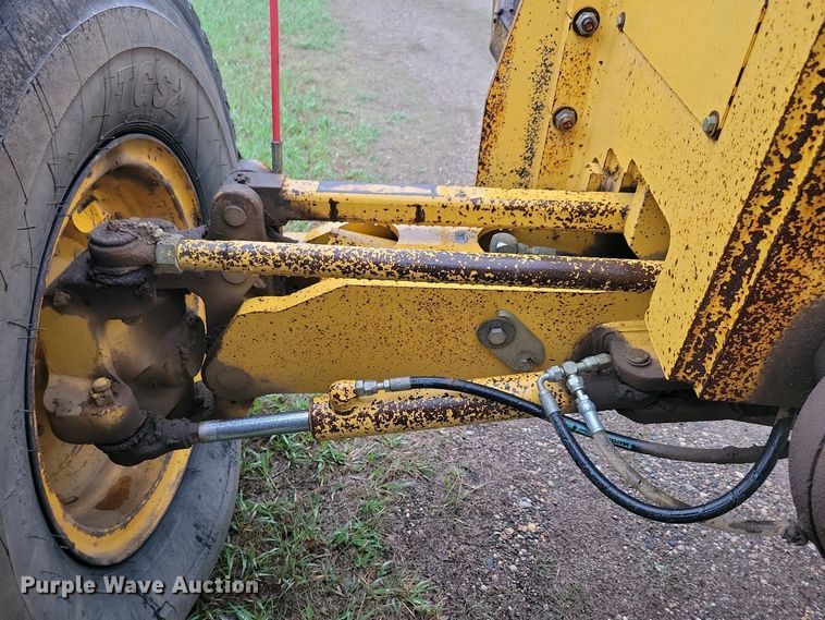 image for item EA2430 2002 John Deere 770CH Series II motor grader