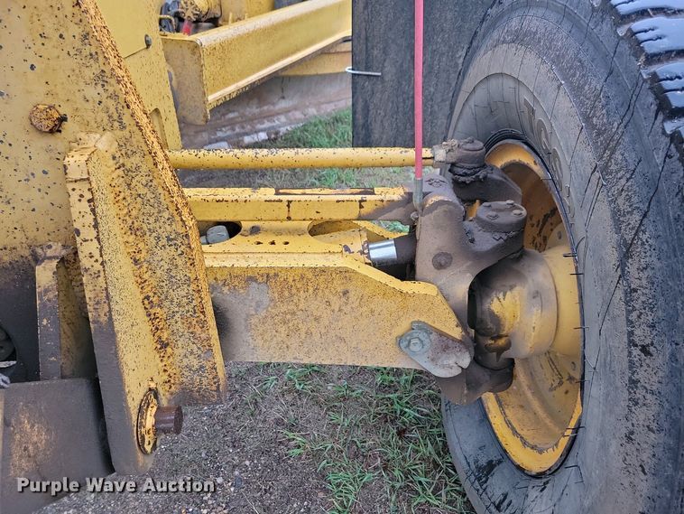 image for item EA2430 2002 John Deere 770CH Series II motor grader