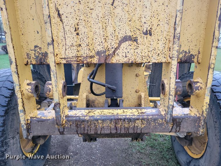 image for item EA2430 2002 John Deere 770CH Series II motor grader