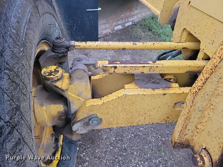 image for item EA2430 2002 John Deere 770CH Series II motor grader