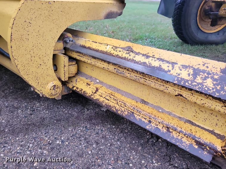 image for item EA2430 2002 John Deere 770CH Series II motor grader