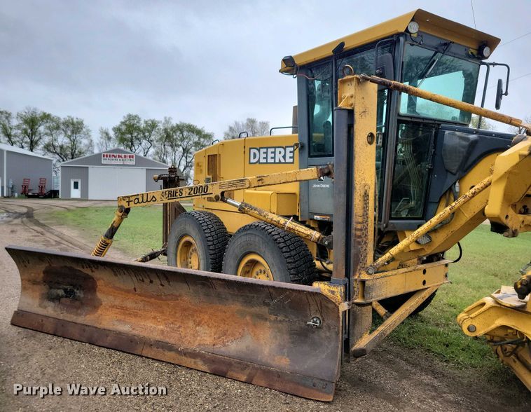 image for item EA2430 2002 John Deere 770CH Series II motor grader