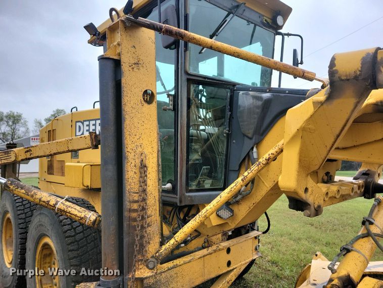 image for item EA2430 2002 John Deere 770CH Series II motor grader