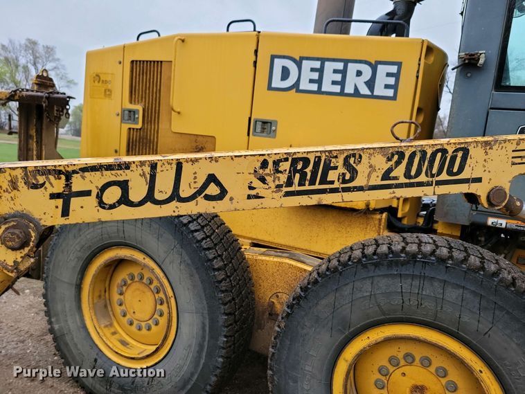 image for item EA2430 2002 John Deere 770CH Series II motor grader