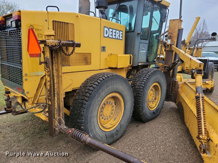 image for item EA2430 2002 John Deere 770CH Series II motor grader