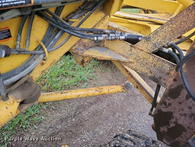 image for item EA2430 2002 John Deere 770CH Series II motor grader