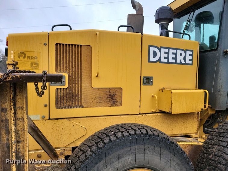 image for item EA2430 2002 John Deere 770CH Series II motor grader