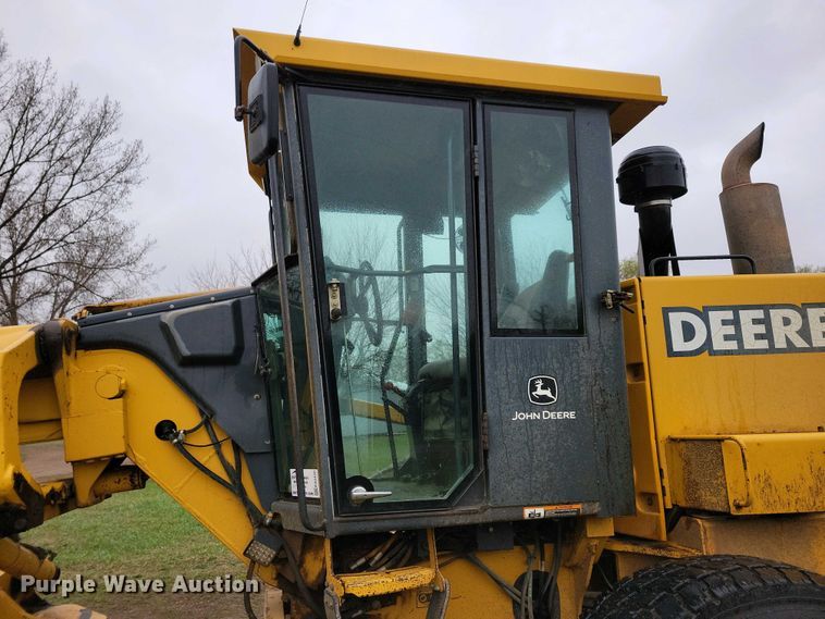 image for item EA2430 2002 John Deere 770CH Series II motor grader