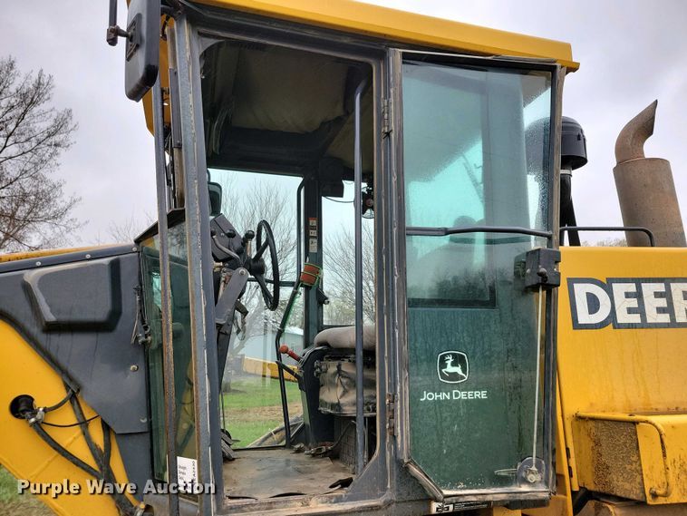 image for item EA2430 2002 John Deere 770CH Series II motor grader