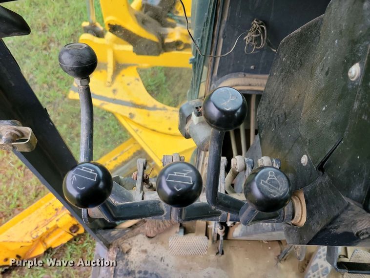 image for item EA2430 2002 John Deere 770CH Series II motor grader