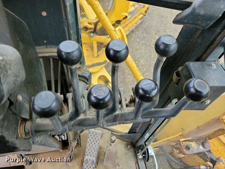 image for item EA2430 2002 John Deere 770CH Series II motor grader