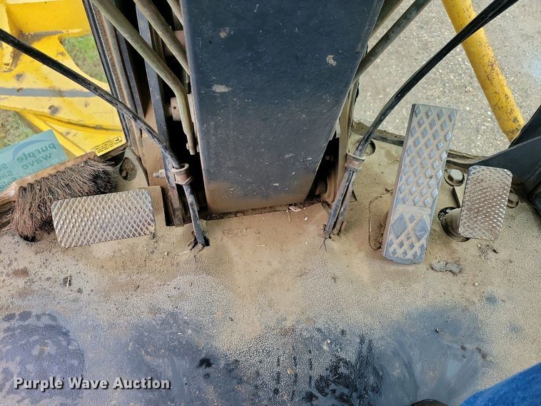 image for item EA2430 2002 John Deere 770CH Series II motor grader