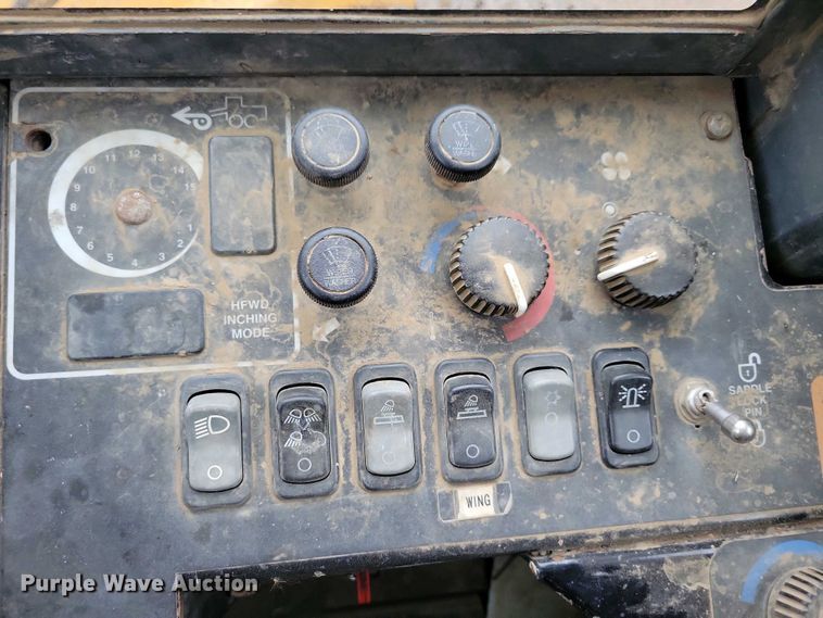 image for item EA2430 2002 John Deere 770CH Series II motor grader