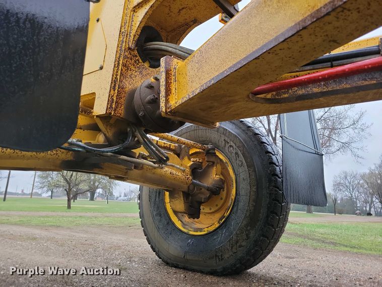 image for item EA2430 2002 John Deere 770CH Series II motor grader