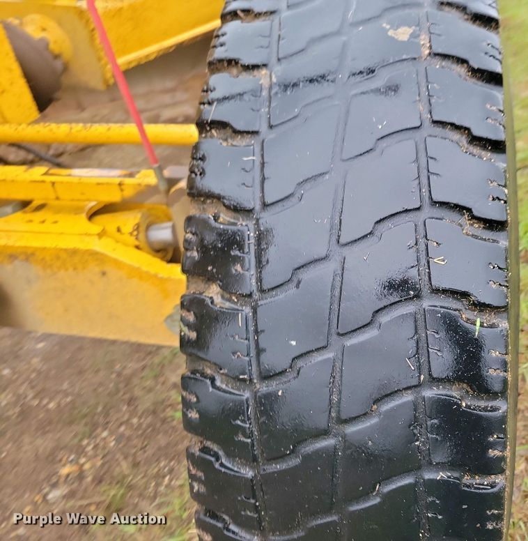 image for item EA2430 2002 John Deere 770CH Series II motor grader