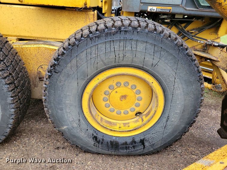 image for item EA2430 2002 John Deere 770CH Series II motor grader