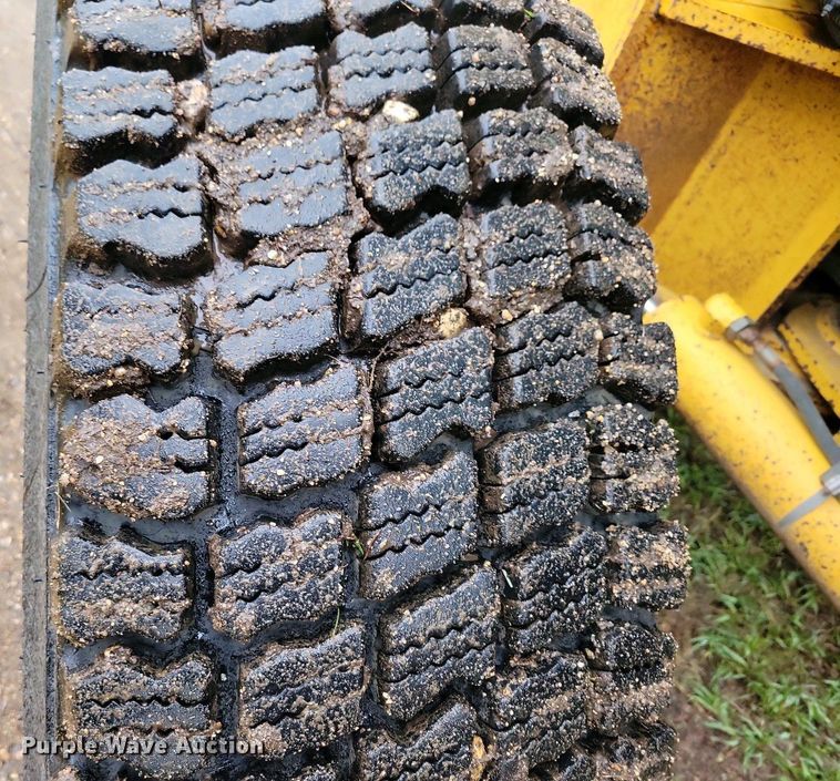 image for item EA2430 2002 John Deere 770CH Series II motor grader