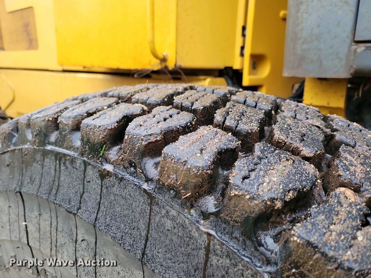 image for item EA2430 2002 John Deere 770CH Series II motor grader