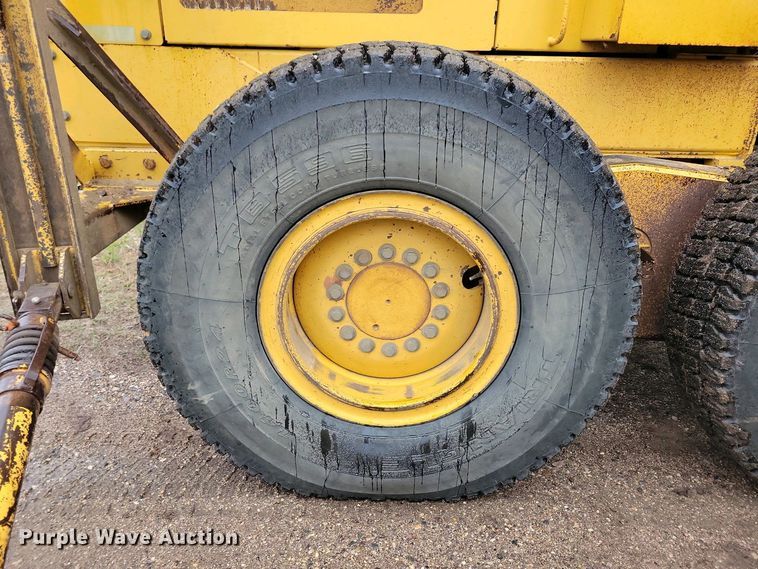 image for item EA2430 2002 John Deere 770CH Series II motor grader