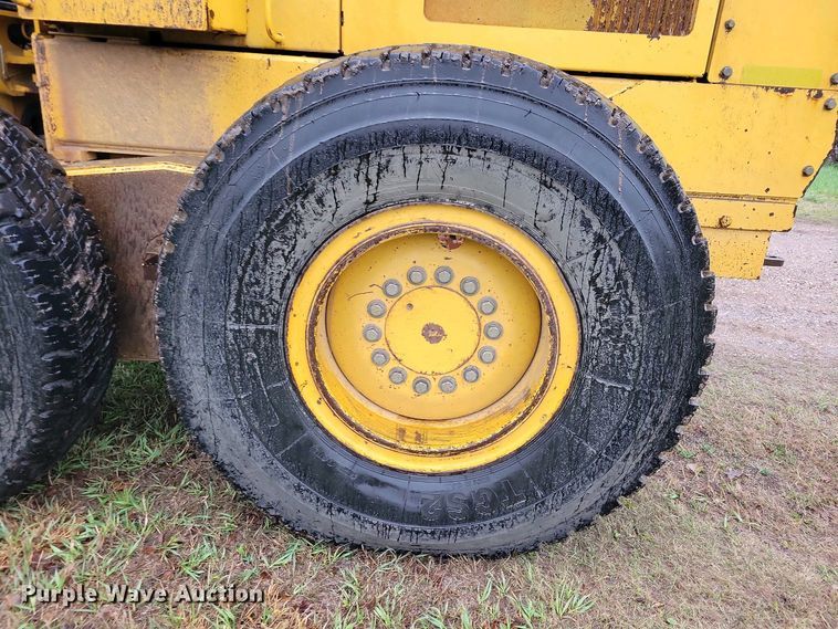 image for item EA2430 2002 John Deere 770CH Series II motor grader