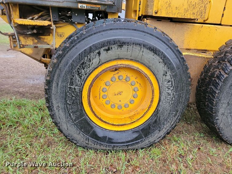 image for item EA2430 2002 John Deere 770CH Series II motor grader