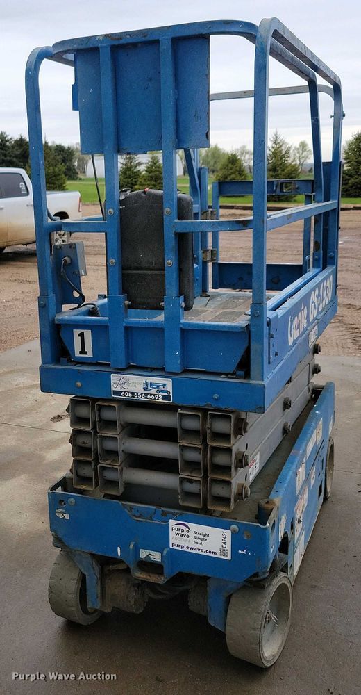 image for item EA2431 2014 Genie GS-1930 scissor lift