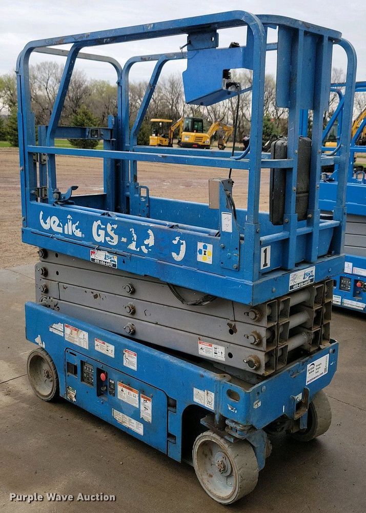 image for item EA2431 2014 Genie GS-1930 scissor lift