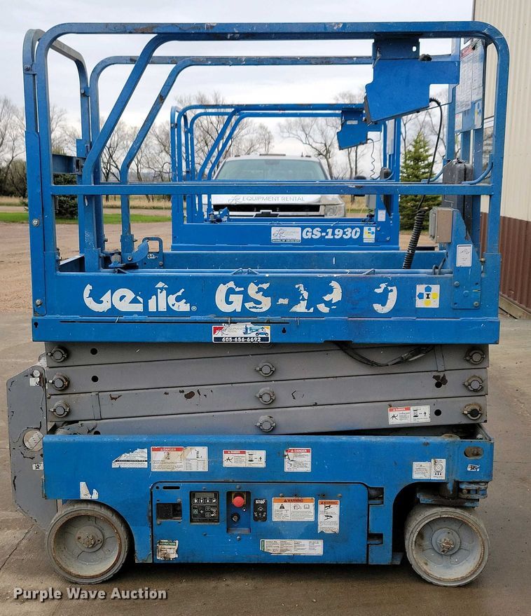 image for item EA2431 2014 Genie GS-1930 scissor lift