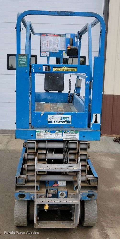 image for item EA2431 2014 Genie GS-1930 scissor lift