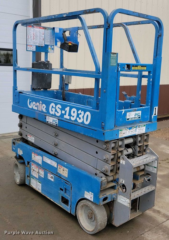 image for item EA2431 2014 Genie GS-1930 scissor lift
