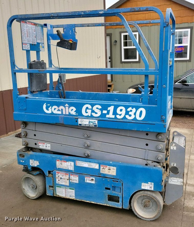 image for item EA2431 2014 Genie GS-1930 scissor lift