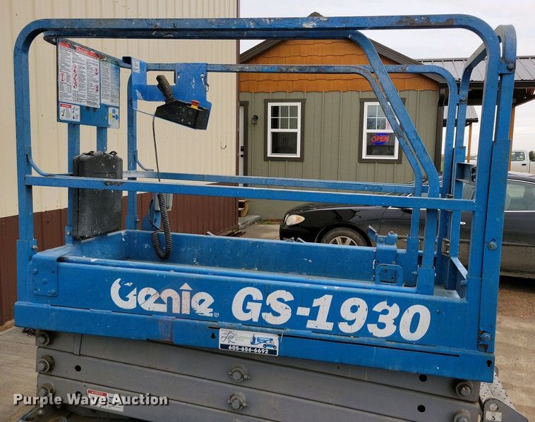 image for item EA2431 2014 Genie GS-1930 scissor lift