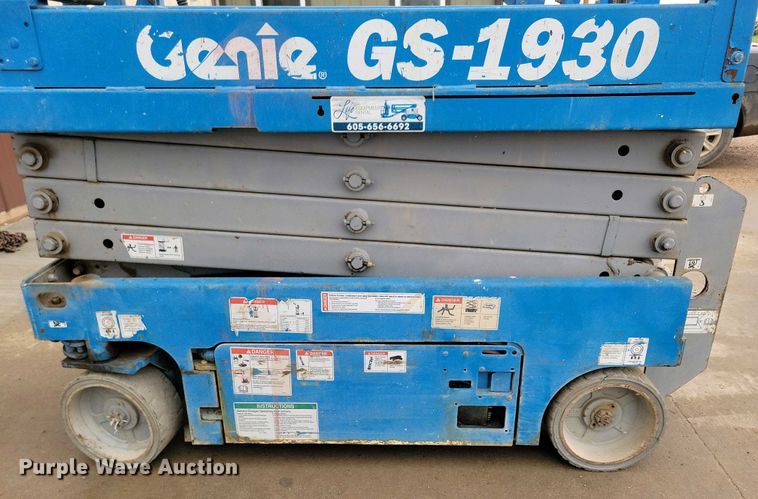 image for item EA2431 2014 Genie GS-1930 scissor lift
