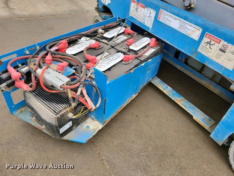image for item EA2431 2014 Genie GS-1930 scissor lift