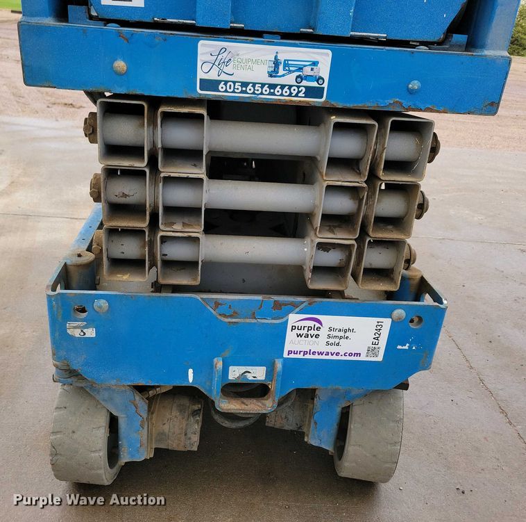 image for item EA2431 2014 Genie GS-1930 scissor lift