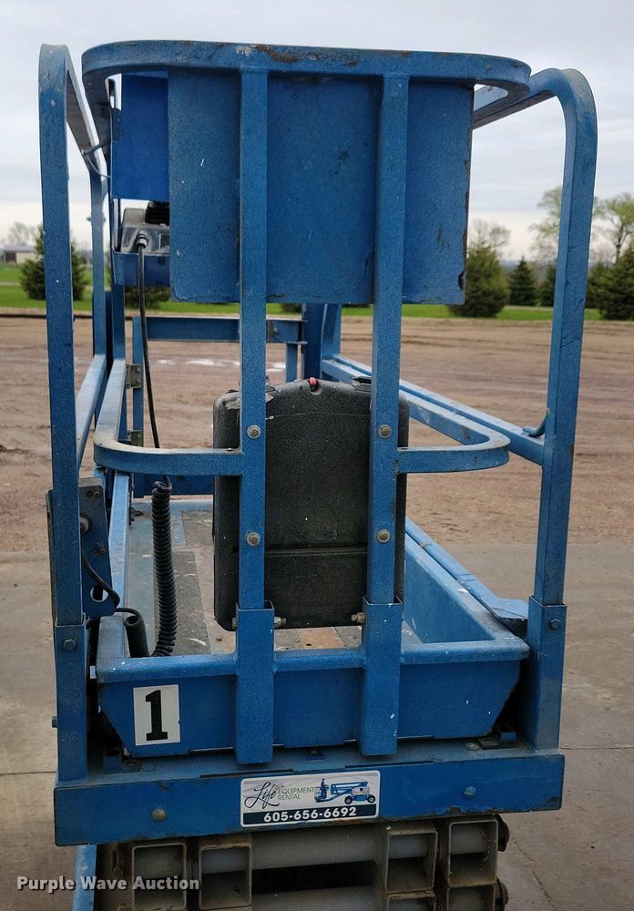 image for item EA2431 2014 Genie GS-1930 scissor lift